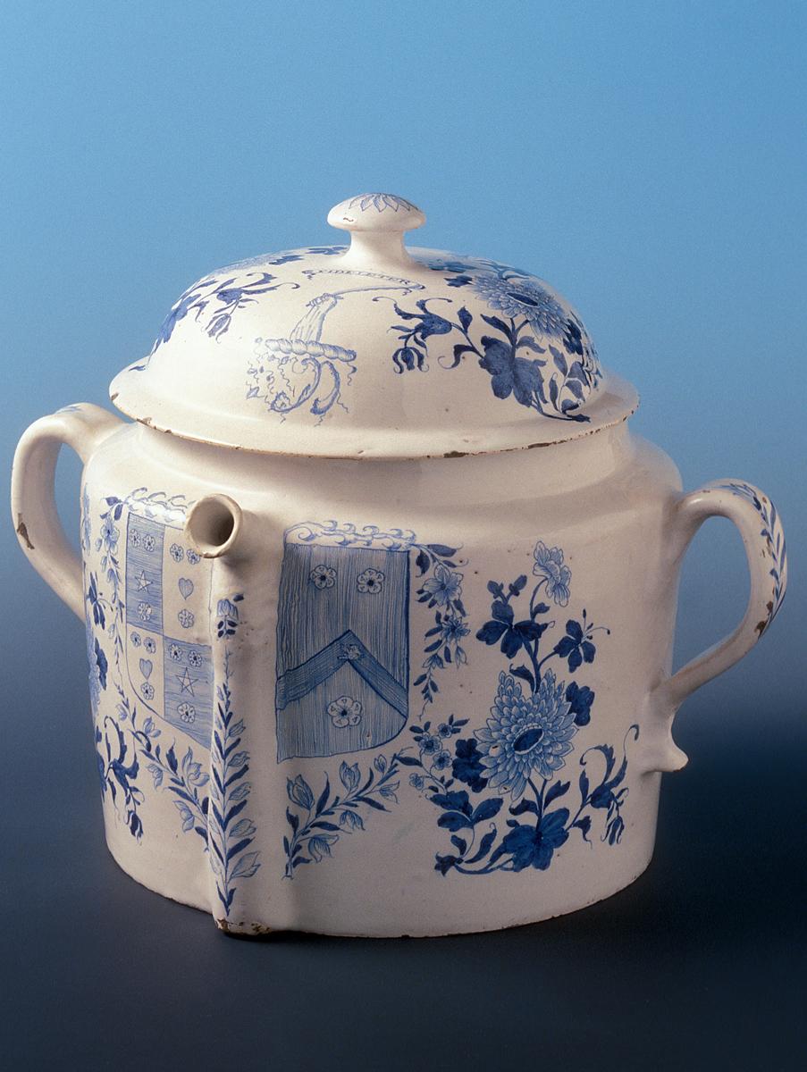 1957.0536 A, B Posset Pot
