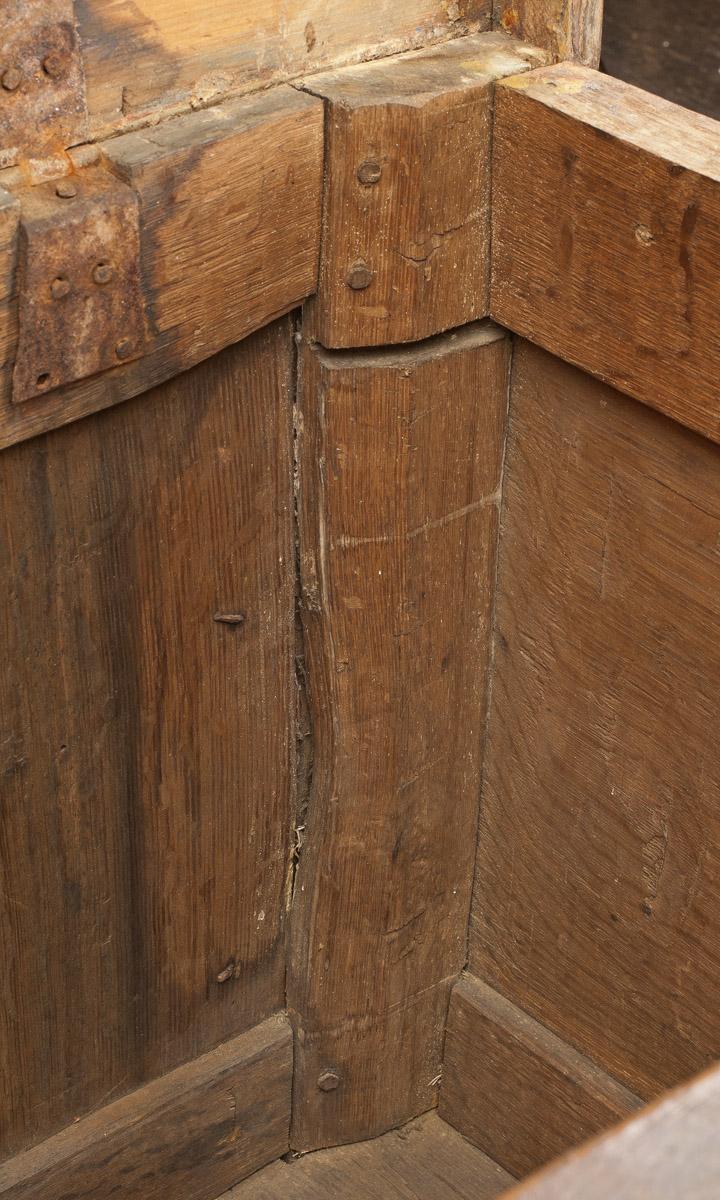 1957.0539 Chest (detail 1)