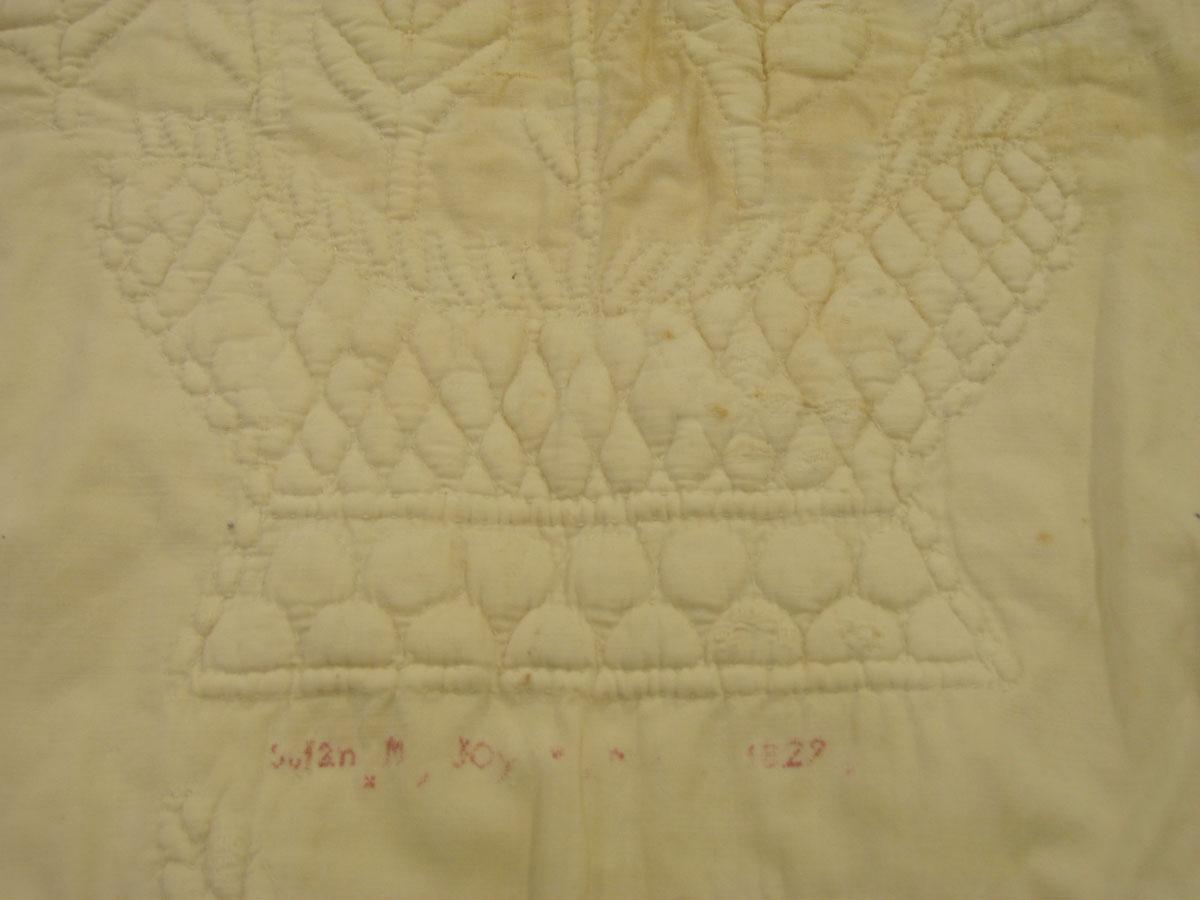1969.5328 Tablecover detail