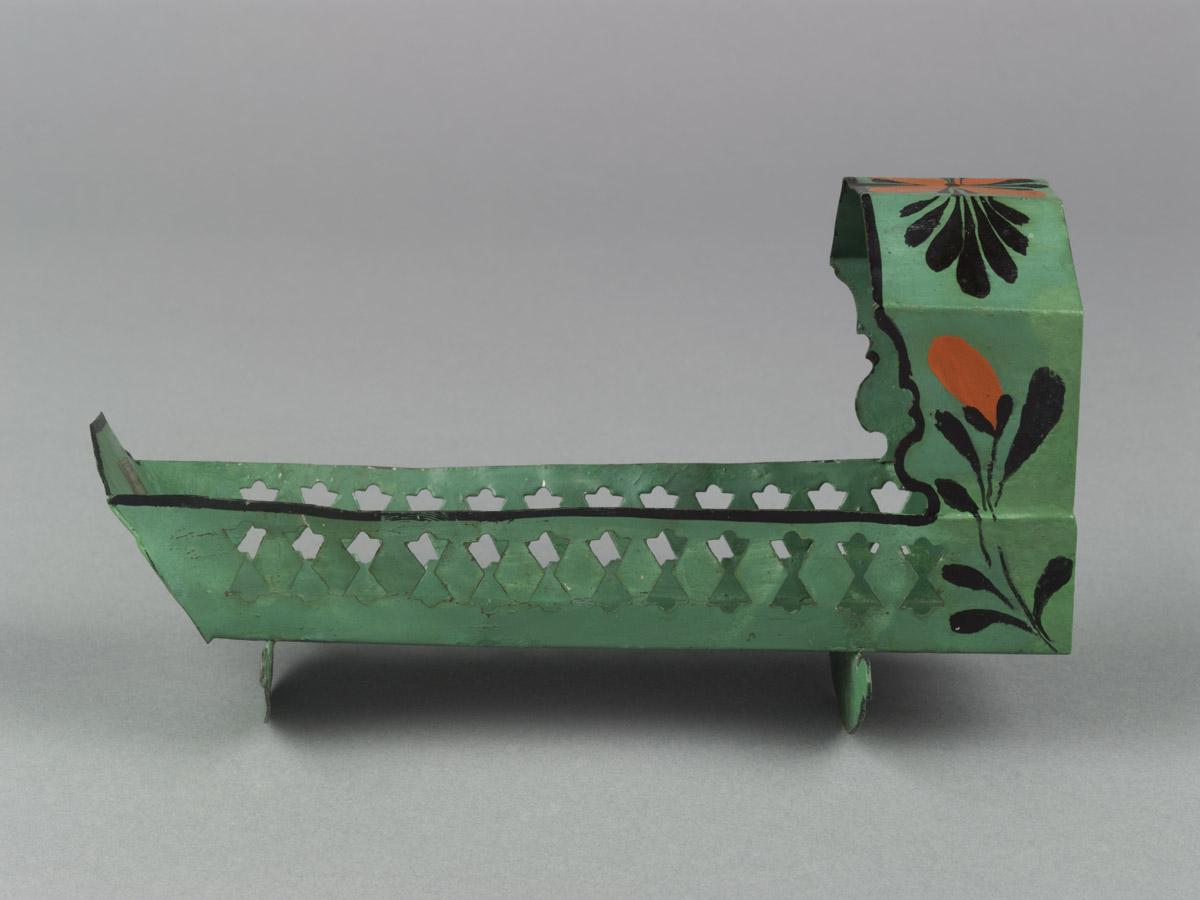 1970.0070 Cradle (view 2)
