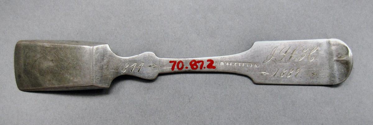 1970.0087.002 Salt spoon underside