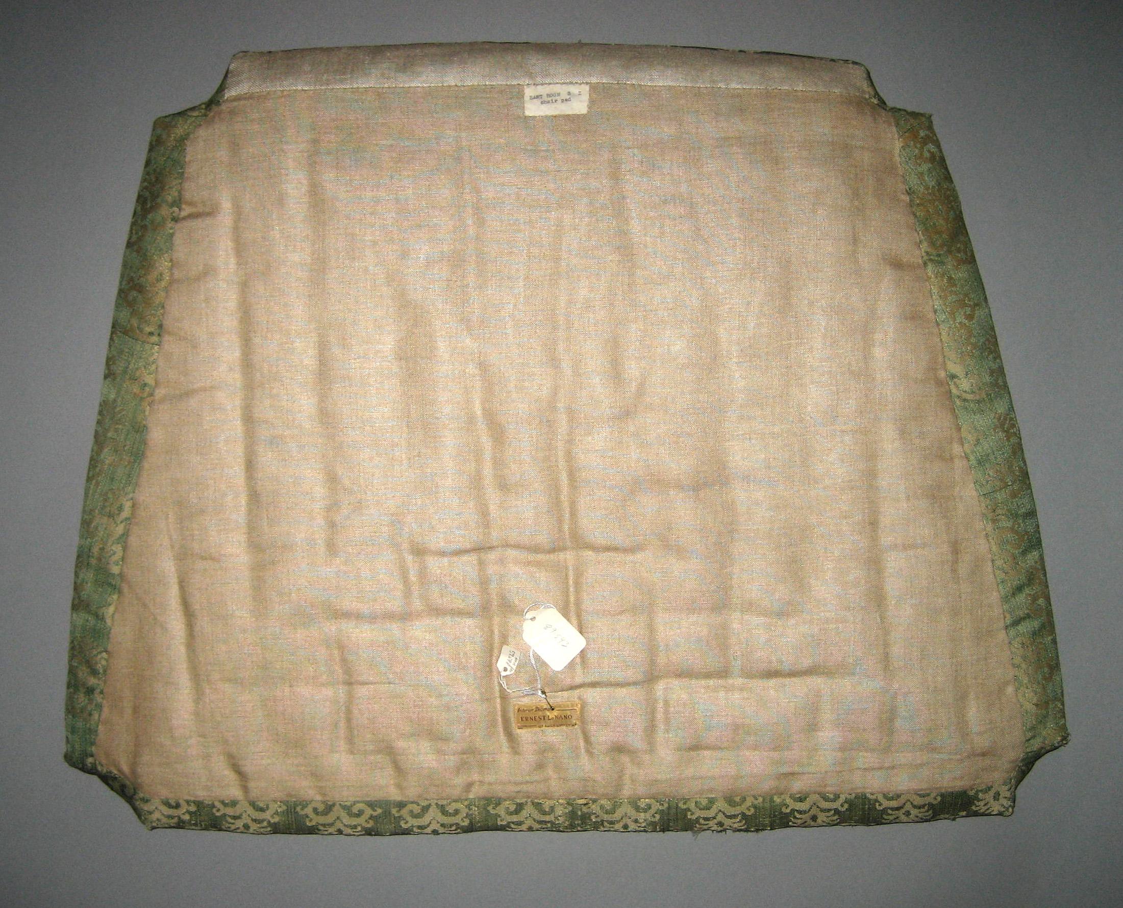 1989.0543 reverse of cushion