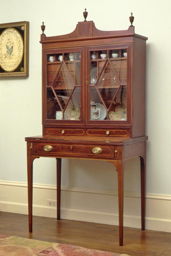 1957.0601 Desk and bookcase