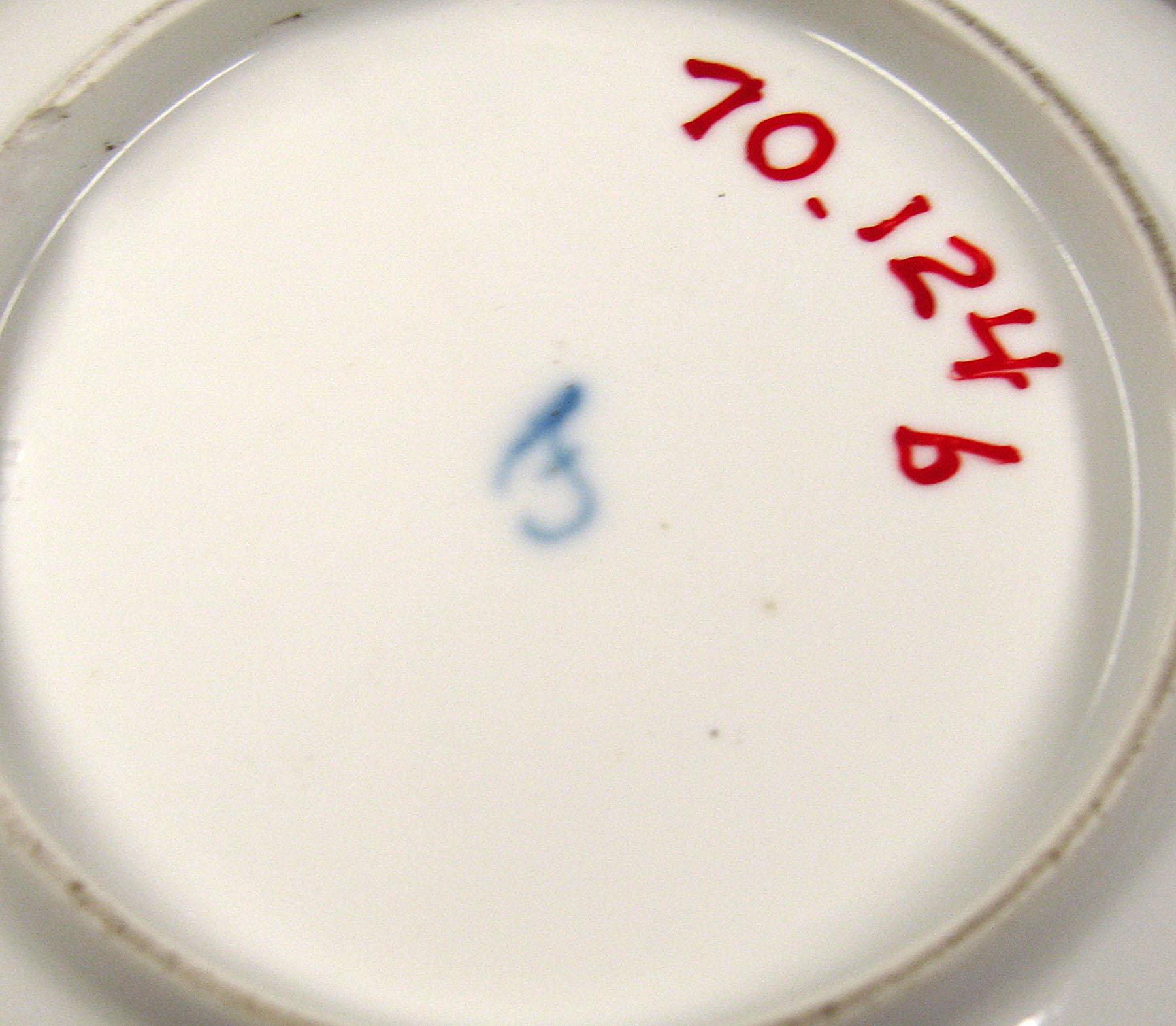 1970.0124 B Saucer (mark)