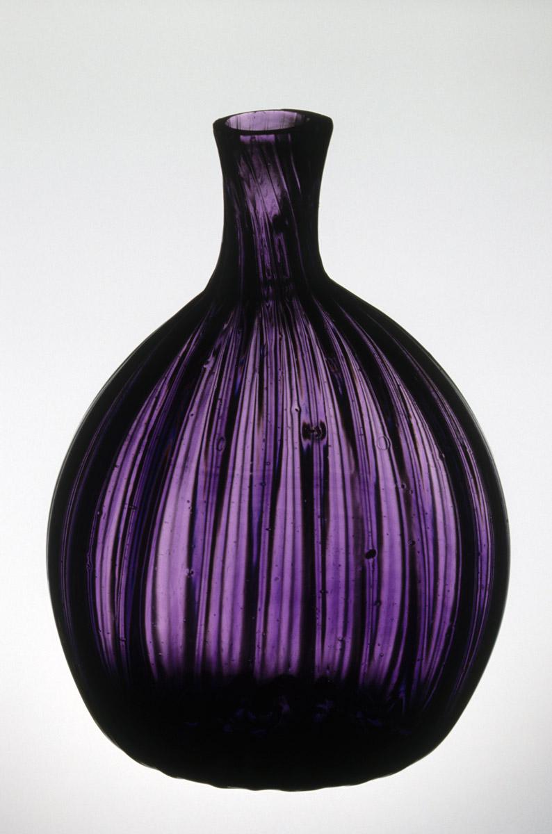 1951.0057 Glass flask