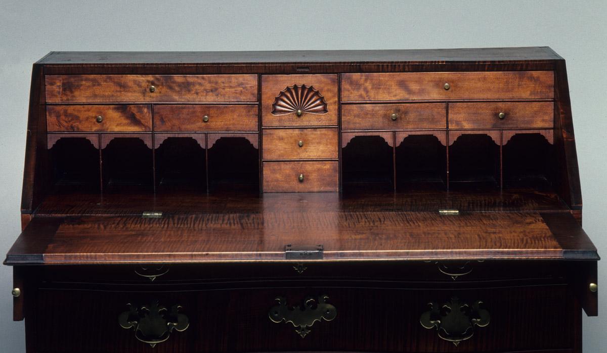 1952.0254 Desk, detail 1