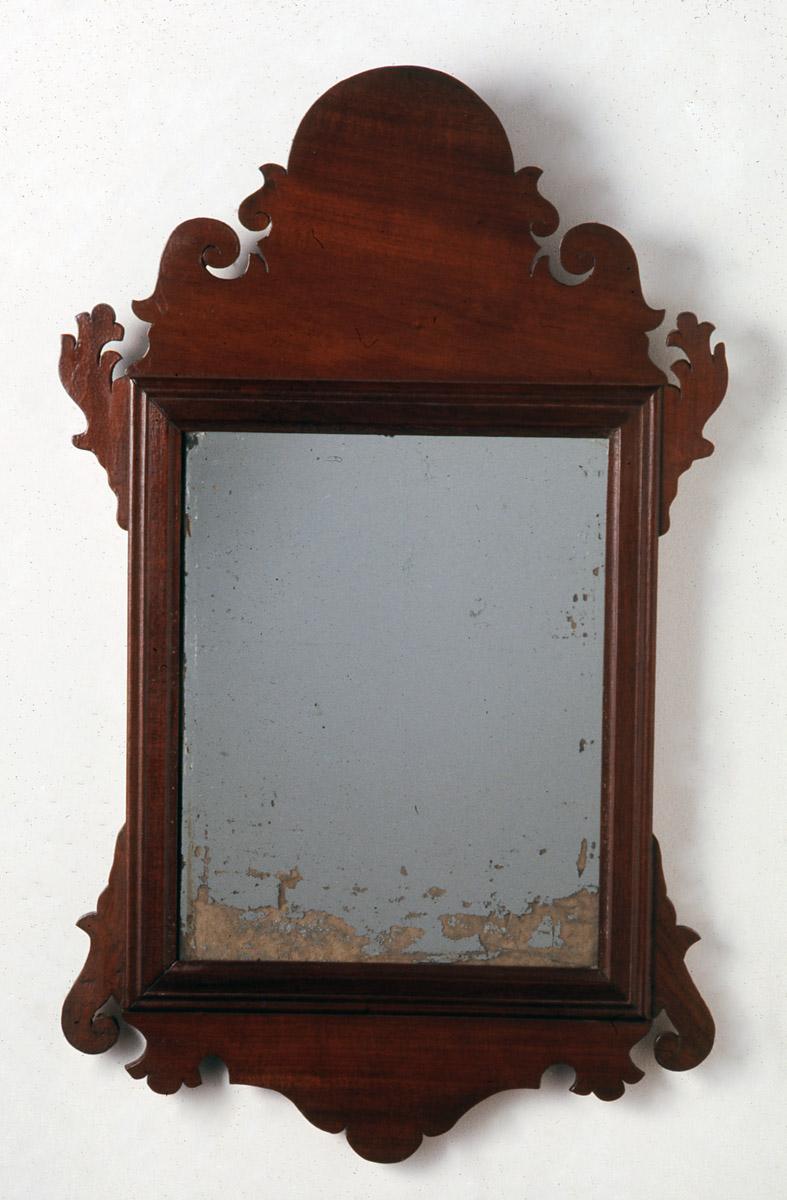 1957.0629 Looking glass
