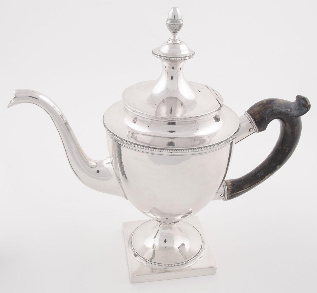 1970.0192.001 Teapot, View 2