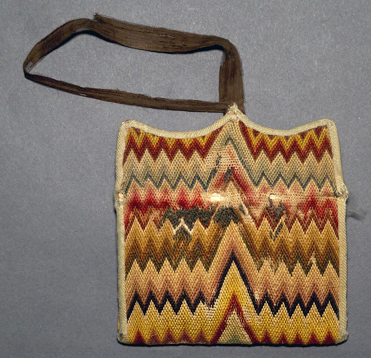 1970.0237 Pocketbook, Pattern