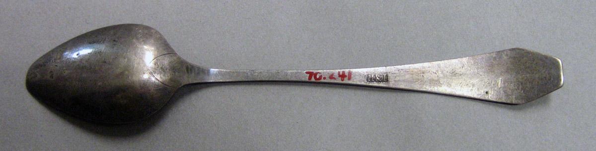 1970.0241 Teaspoon underside