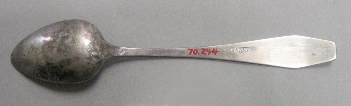 1970.0244 Teaspoon underside