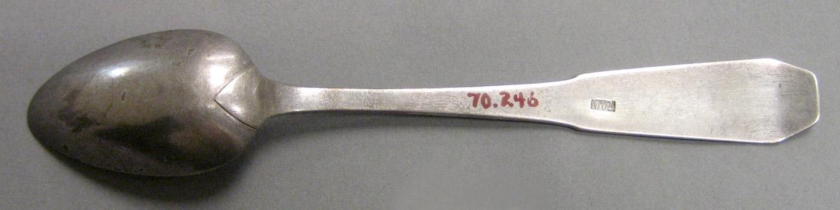 1970.0246 Teaspoon underside