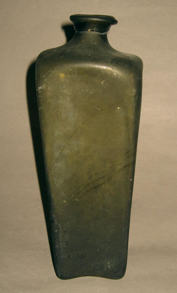 1970.0266.001 Glass case bottle
