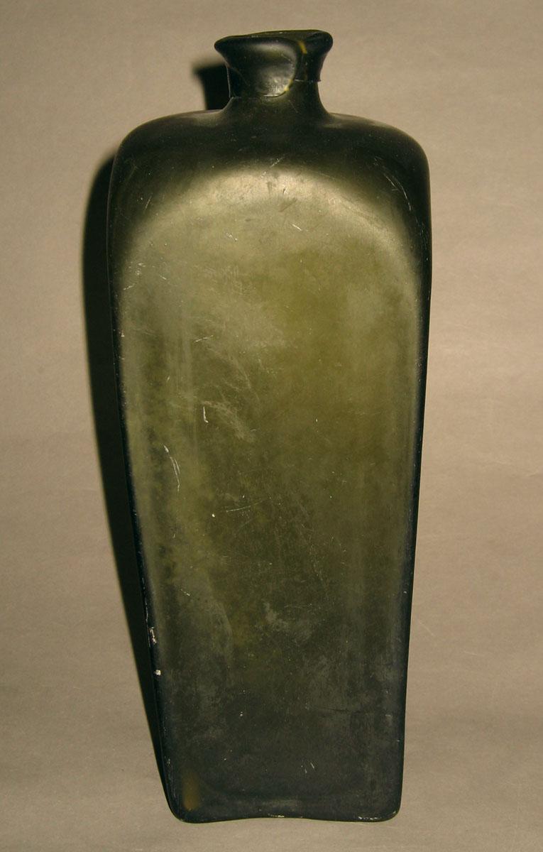 1970.0266.002 Glass case bottle