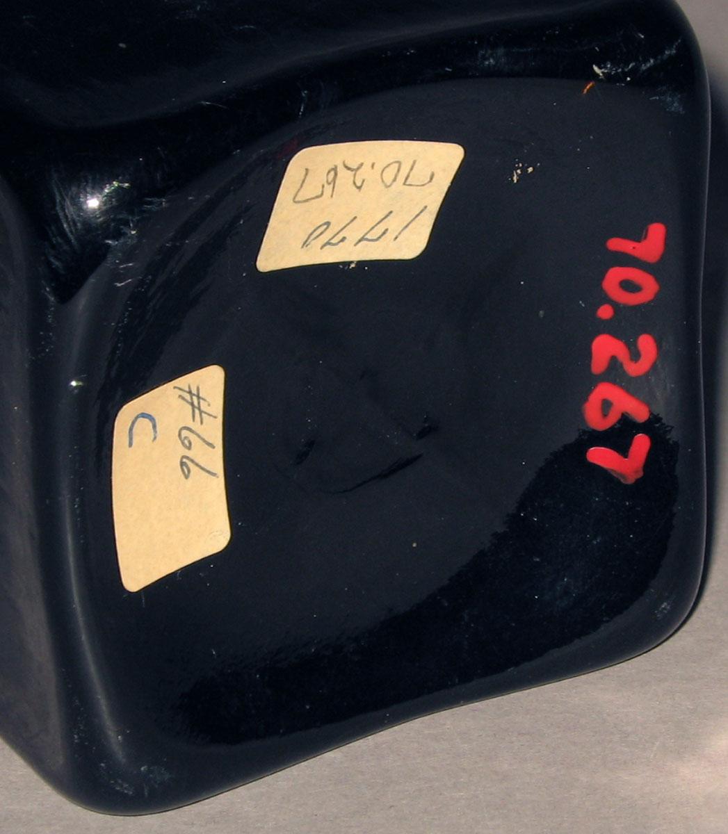 1970.0267 Glass case bottle (underside)