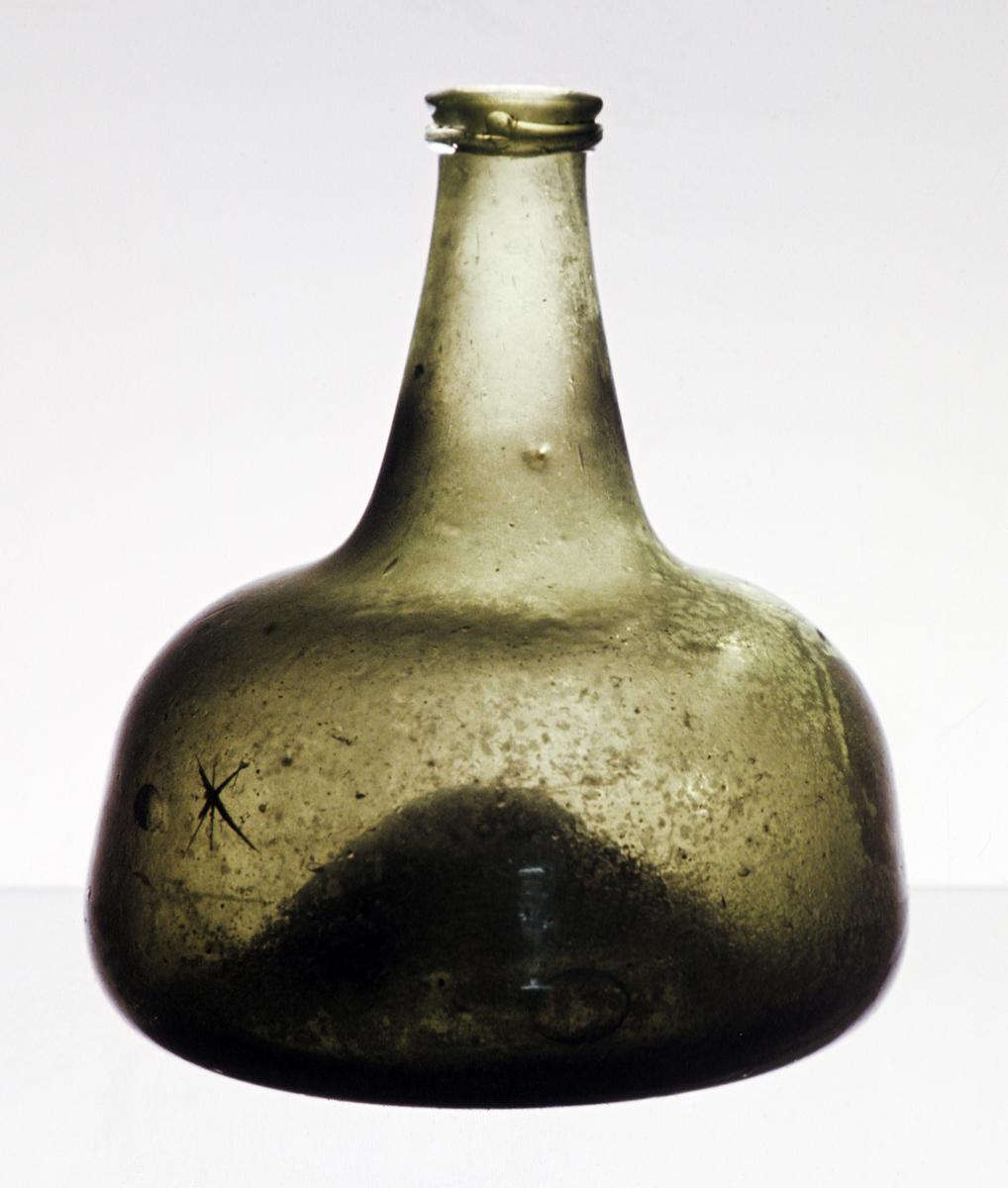 1970.0268 Glass bottle