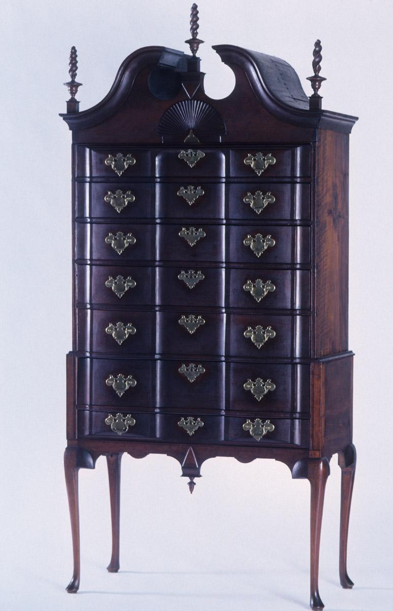 1952.0256 Chest of drawers, view 2