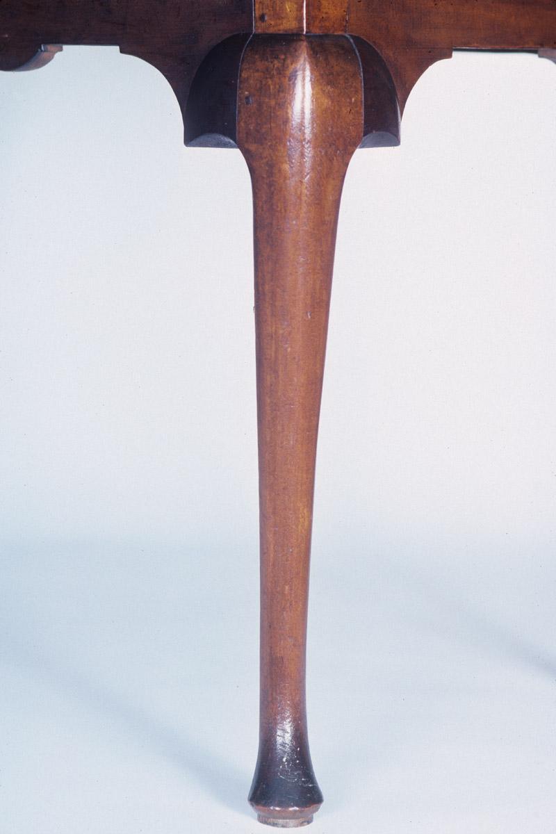 1952.0256 Chest of drawers, detail 2