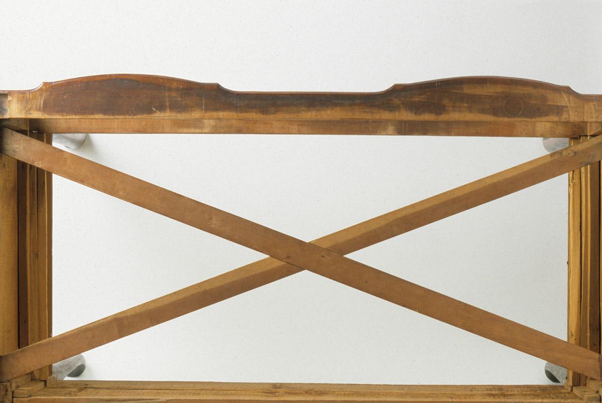 1952.0256 Chest of drawers, detail 3