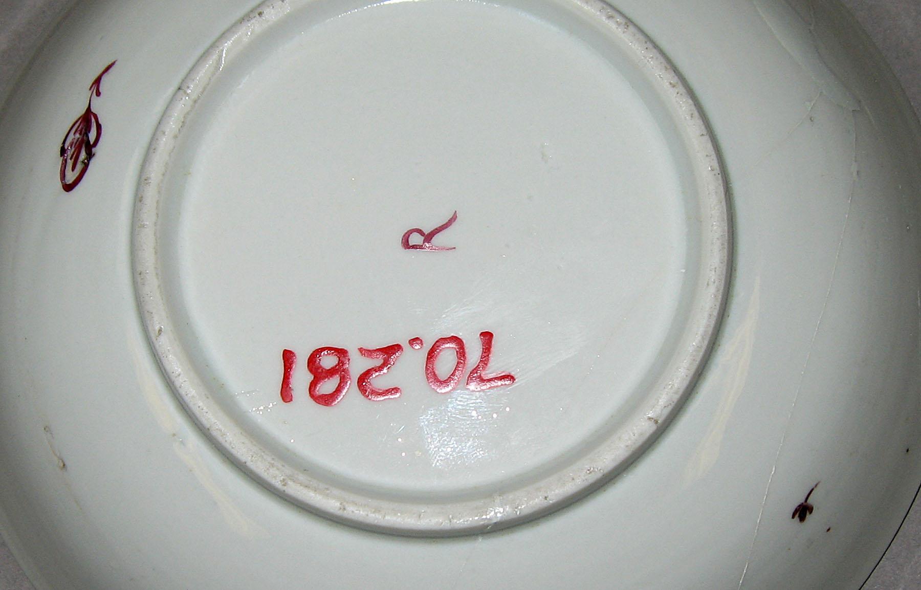 1970.0281 Saucer (mark)