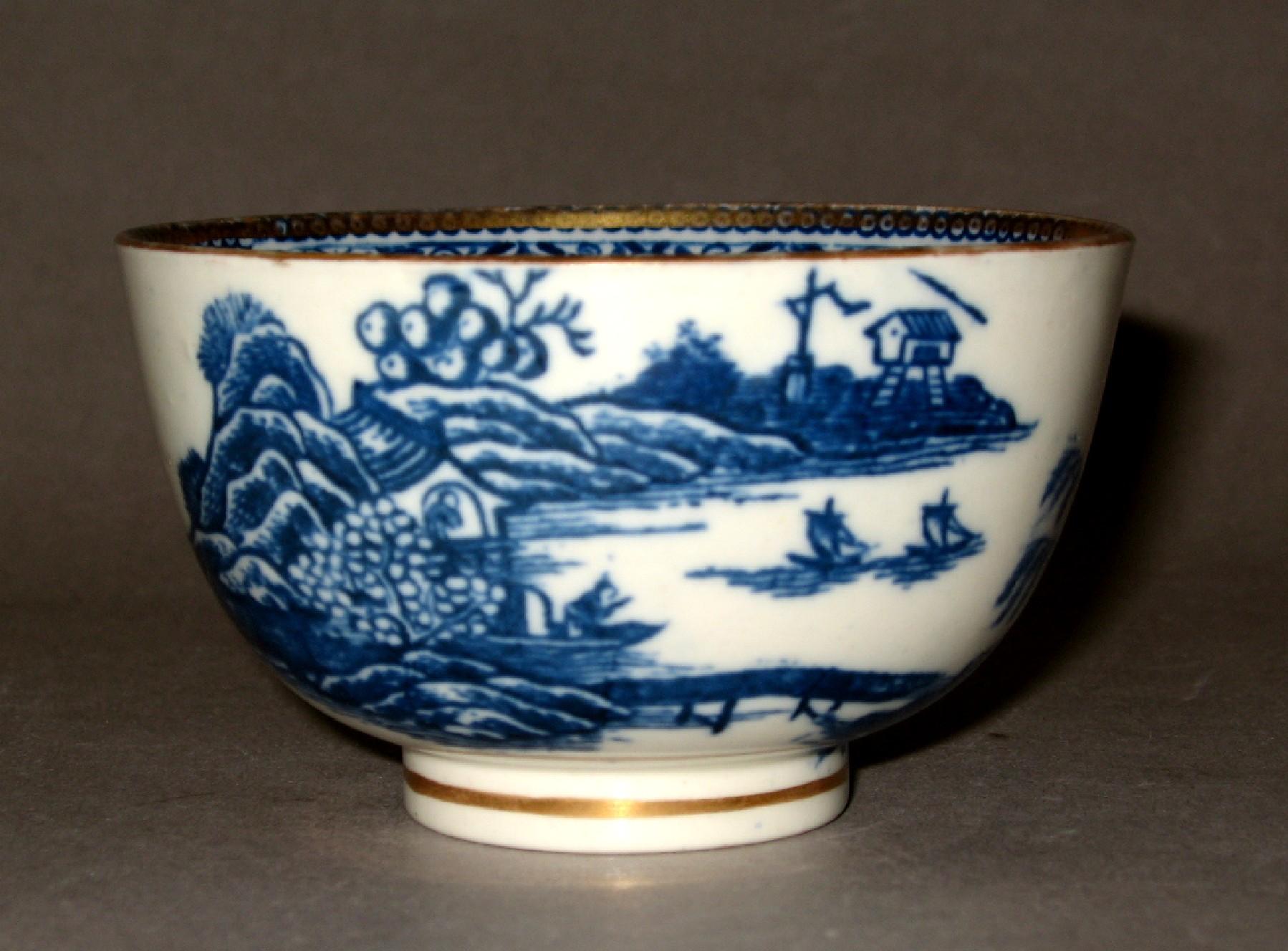 1970.0283 Caughley porcelain teabowl (side 2)