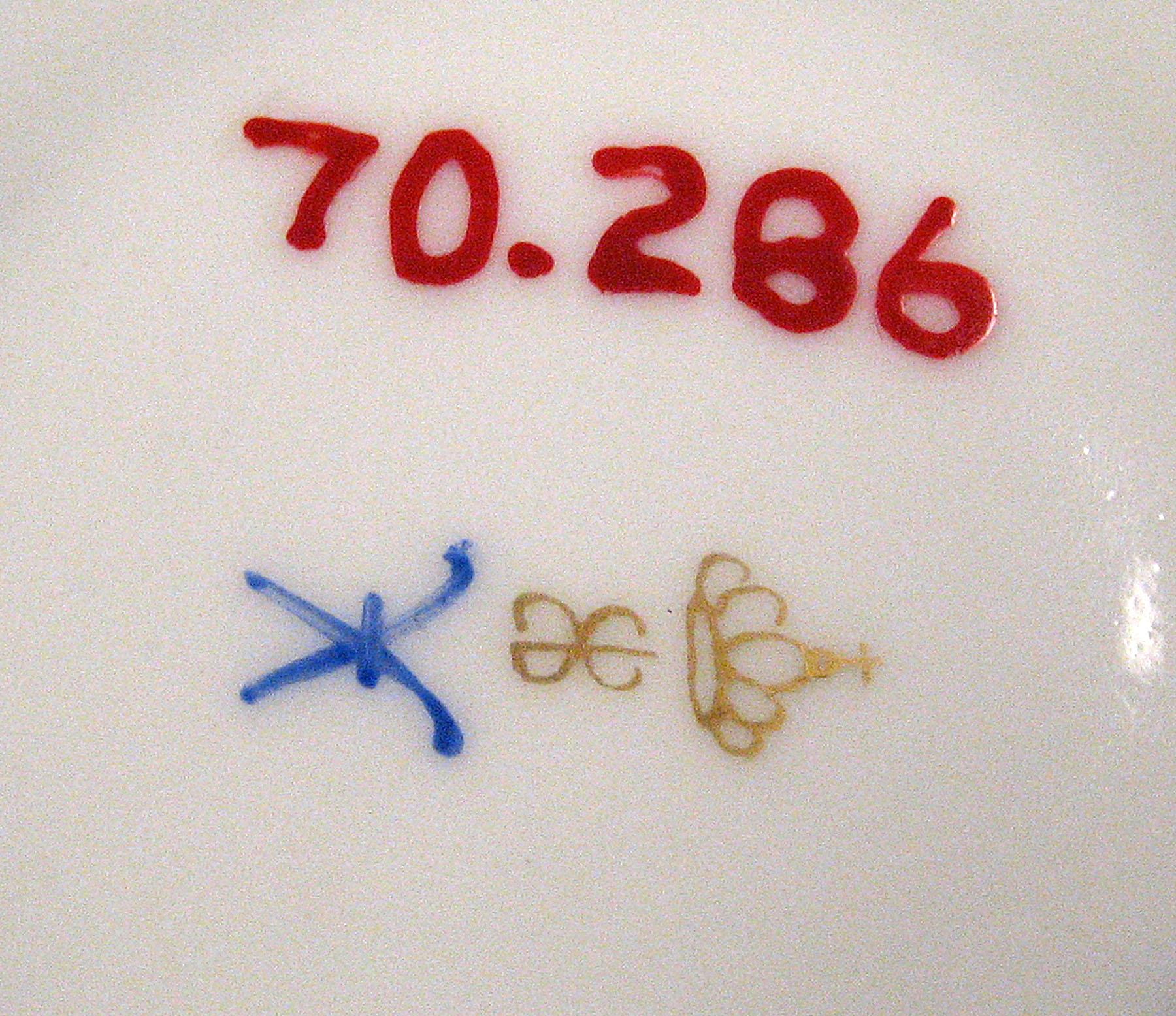 1970.0286 Saucer (mark)