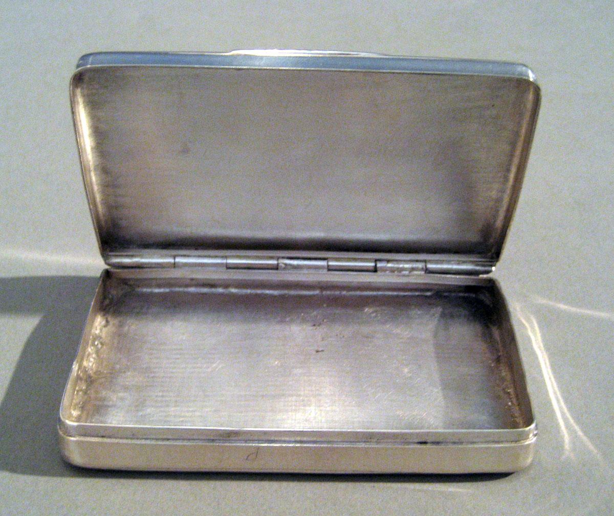 1970.0351 Silver Snuff Box interior