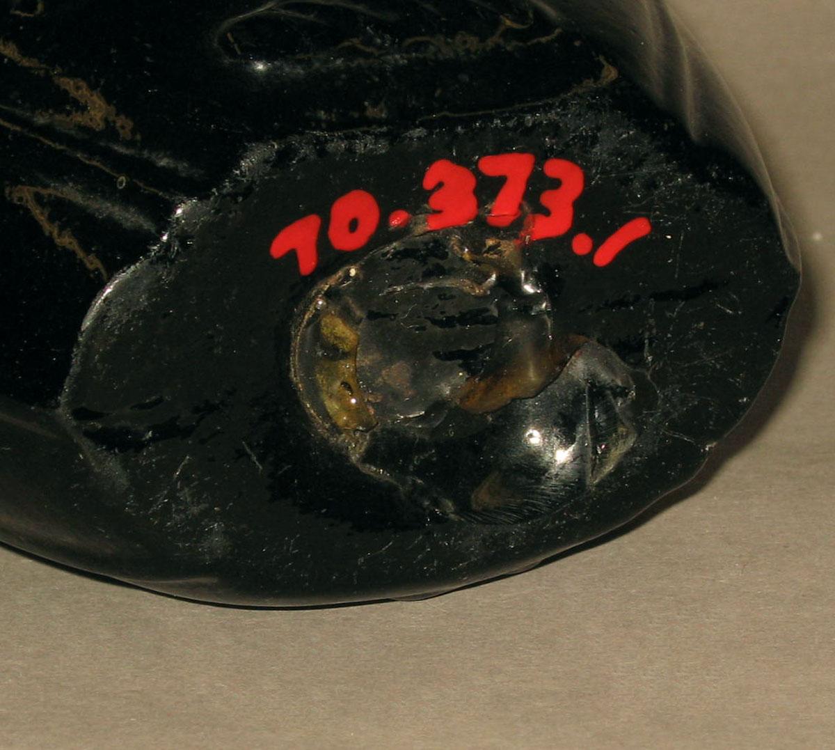 1970.0373.001 Glass flask (underside)