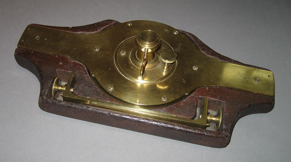 1957.0646 A-E Plain compass