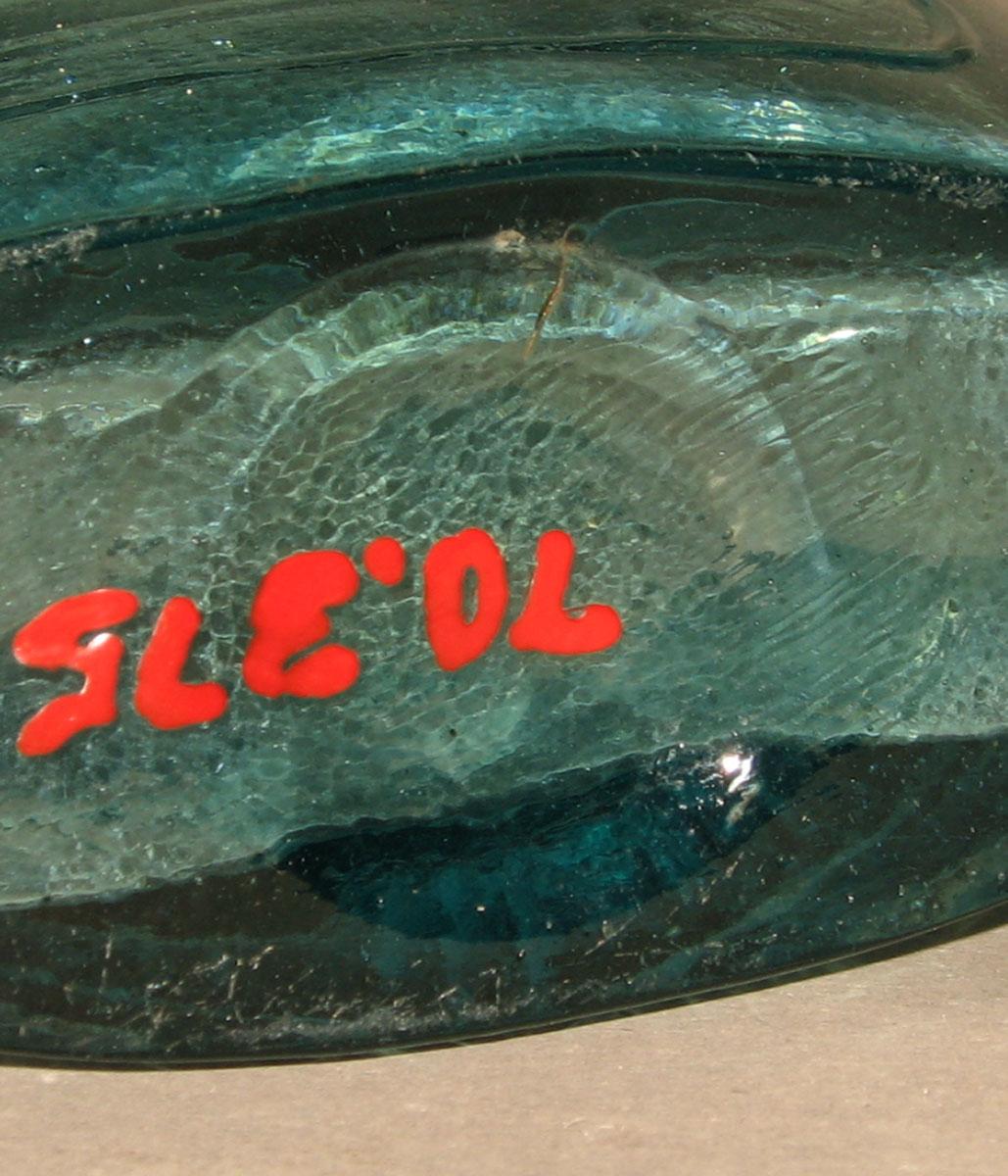 1970.0375.001 Glass flask (underside)