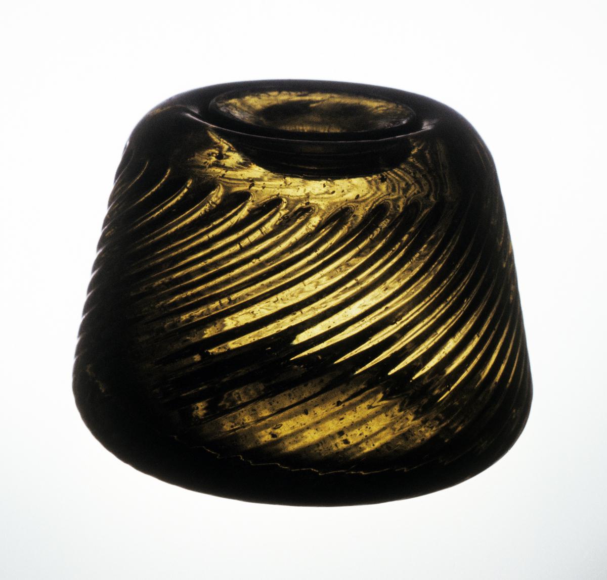 1970.0377 Nonlead glass inkstand