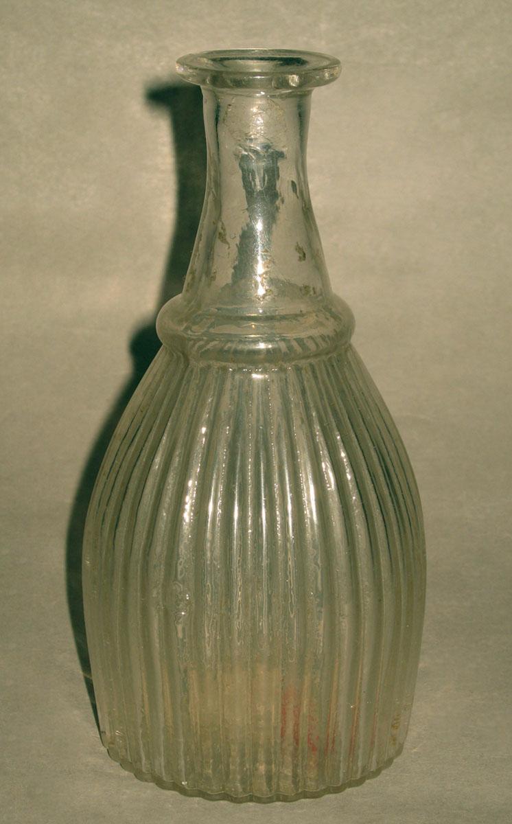 1970.0384 Glass bottle
