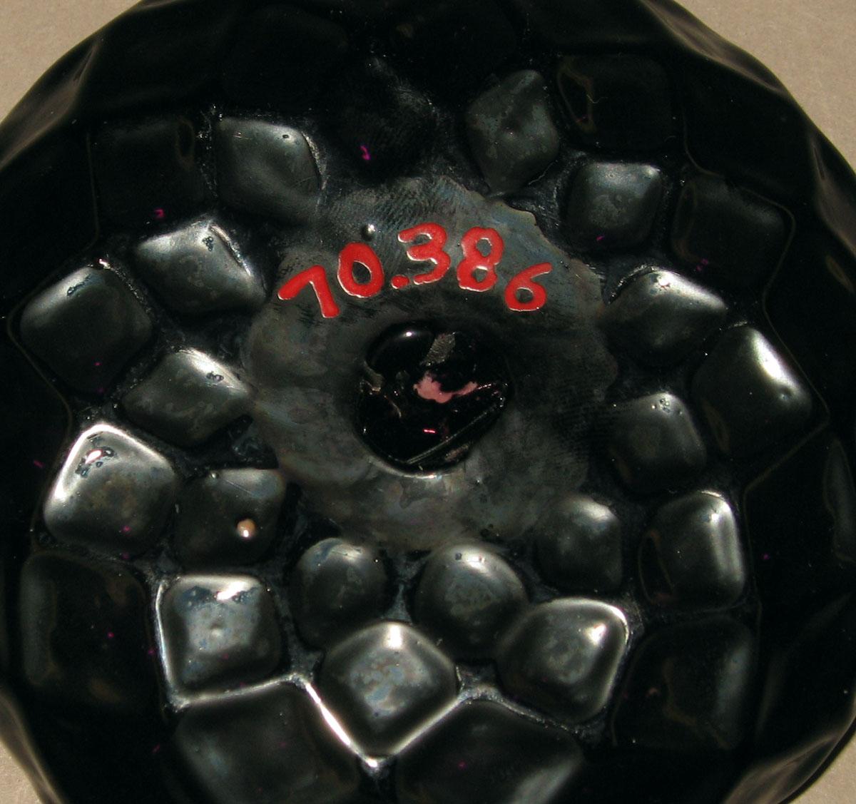 1970.0386 Amethyst glass dish (underside)