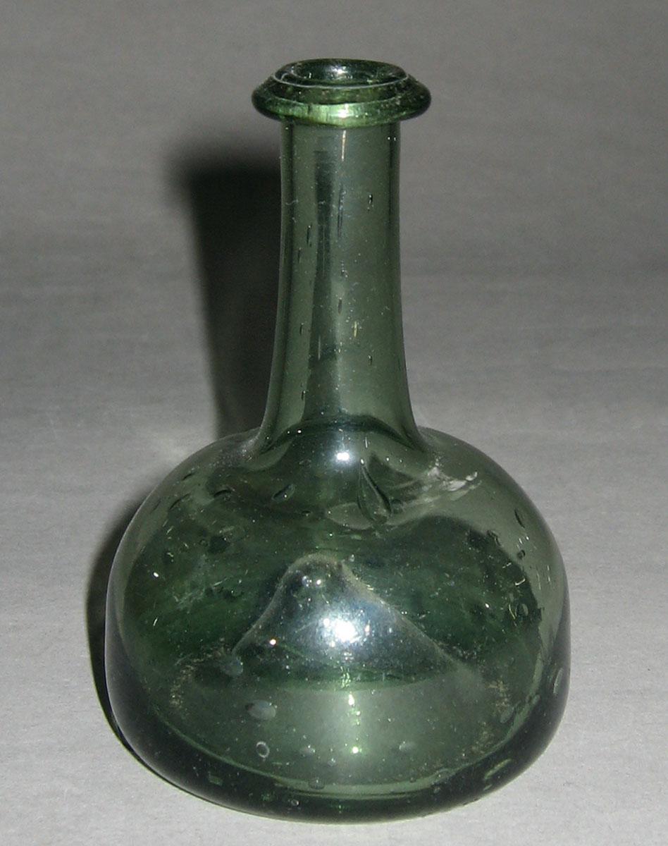 1970.0390 Glass bottle