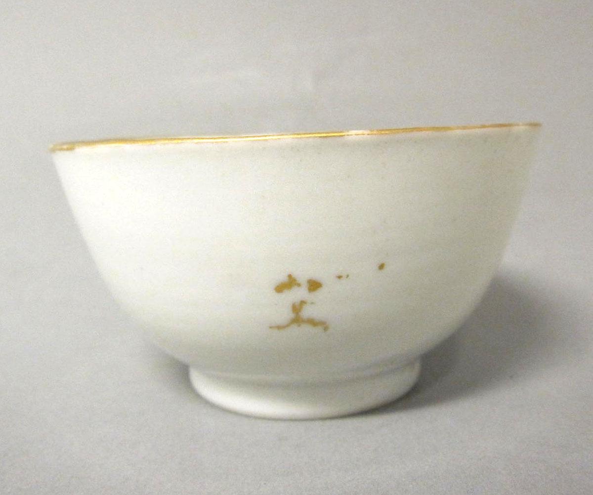 1970.0405.002 Porcelain teabowl face two