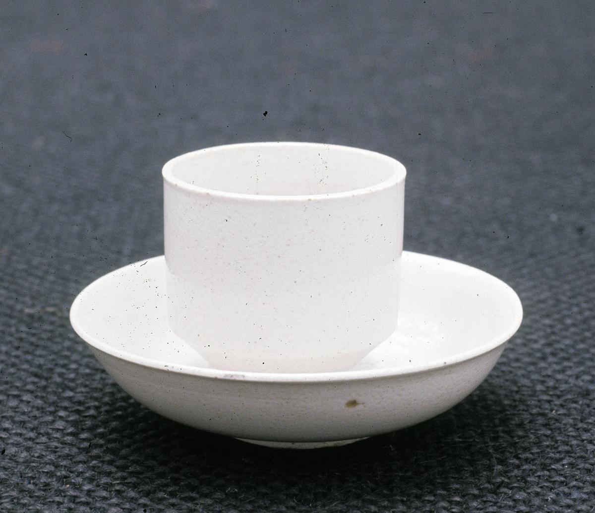 1970.0418 A, B Teabowl and saucer
