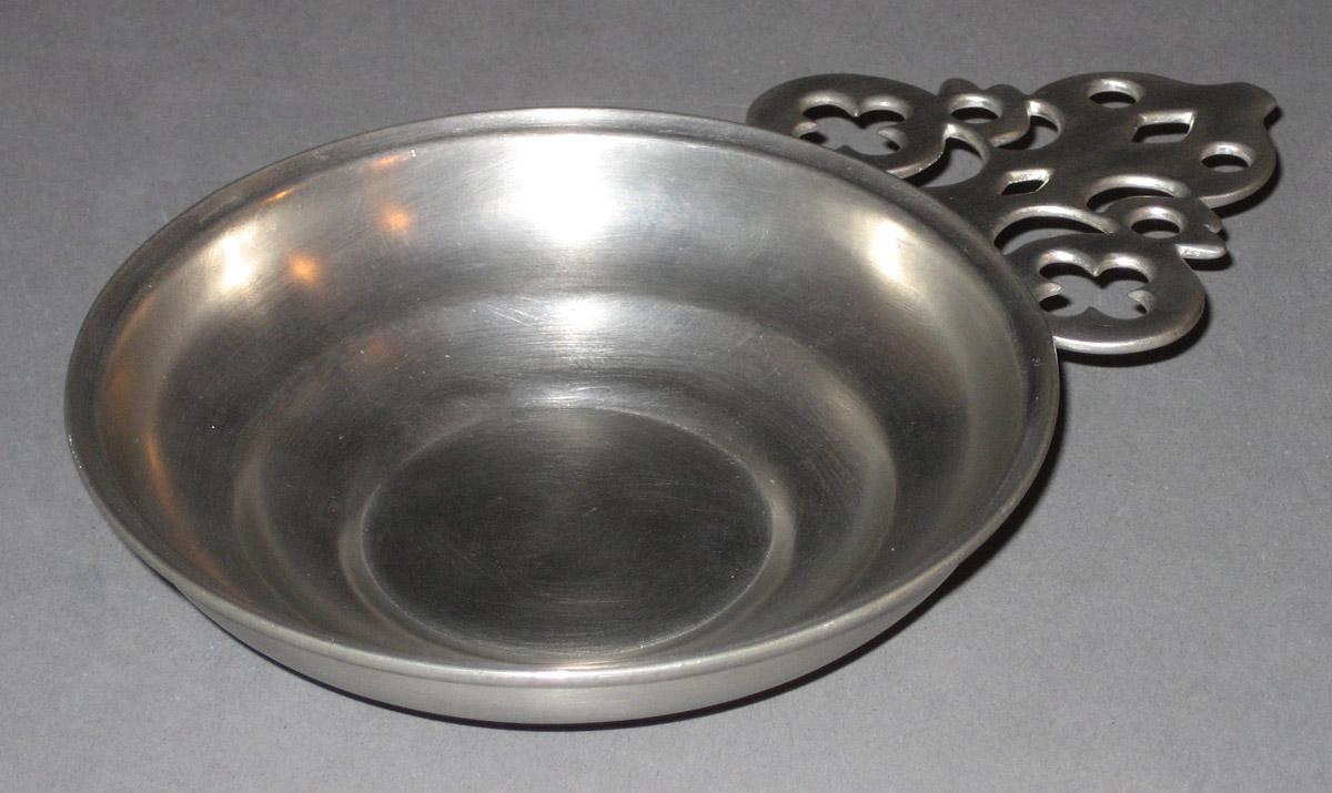 1970.0426 Porringer