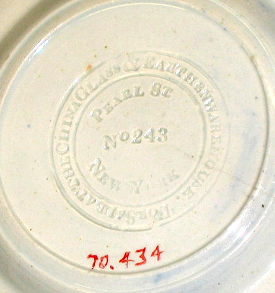 1970.0434 Pearlware Tredwell advert plate (bottom, mark)