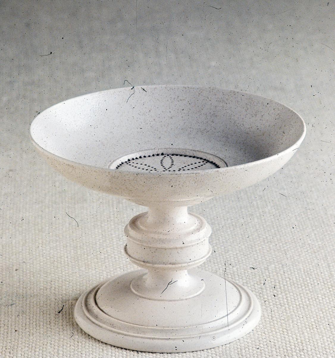 1970.0439 A, B Sander, Pounch Pot