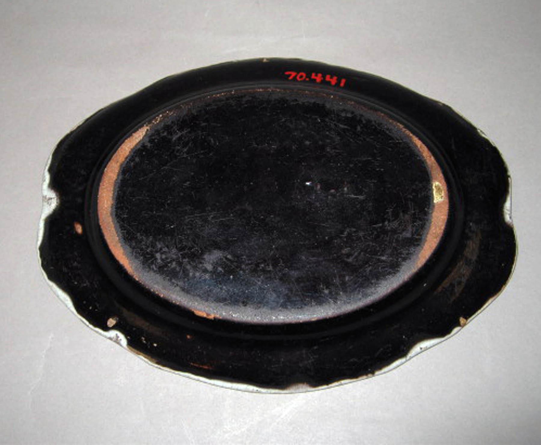 1970.0441 Faience dish (underside)
