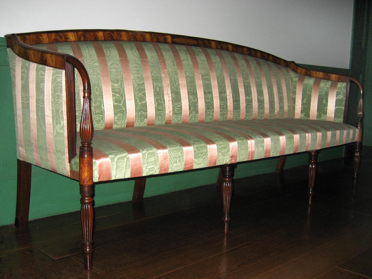 1957.0658 Sofa view 3