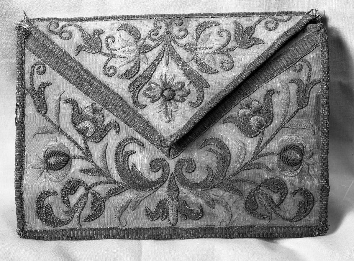 1970.0506 Pocketbook (bw view)
