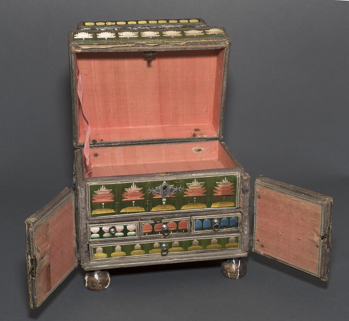 1970.0507 A Casket, View 3