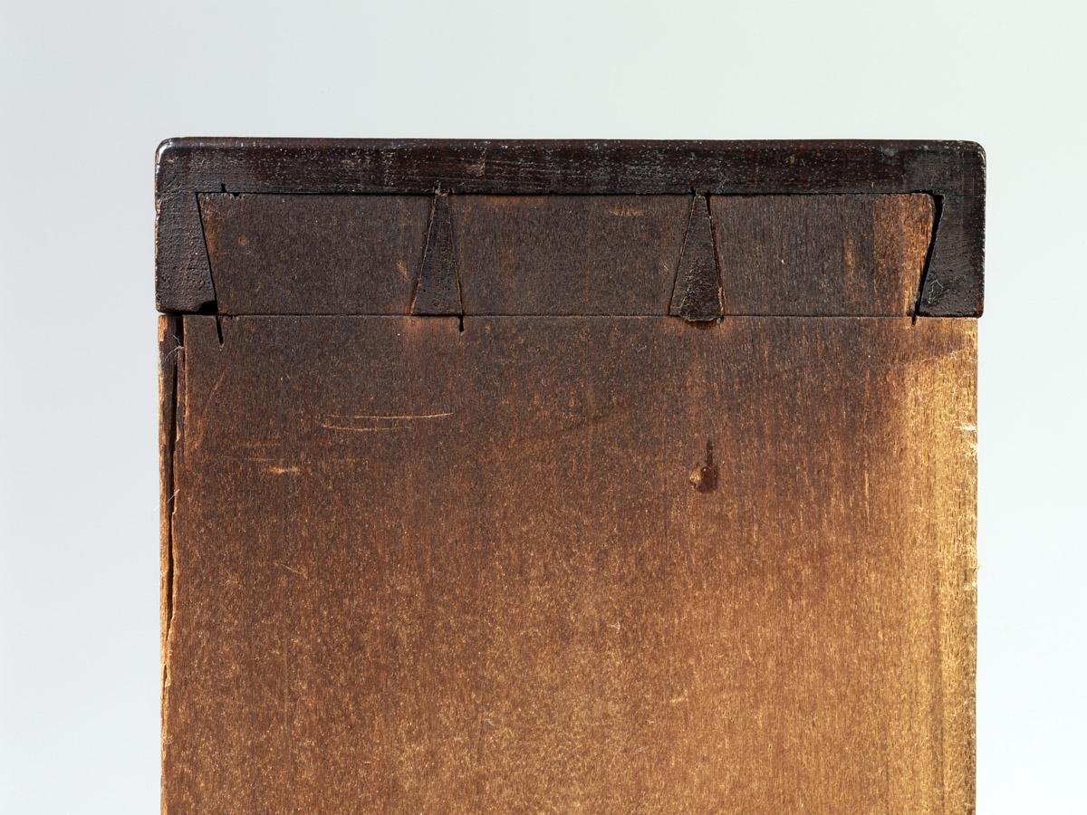 1957.0669 Table, Pembroke Table (detail 2)