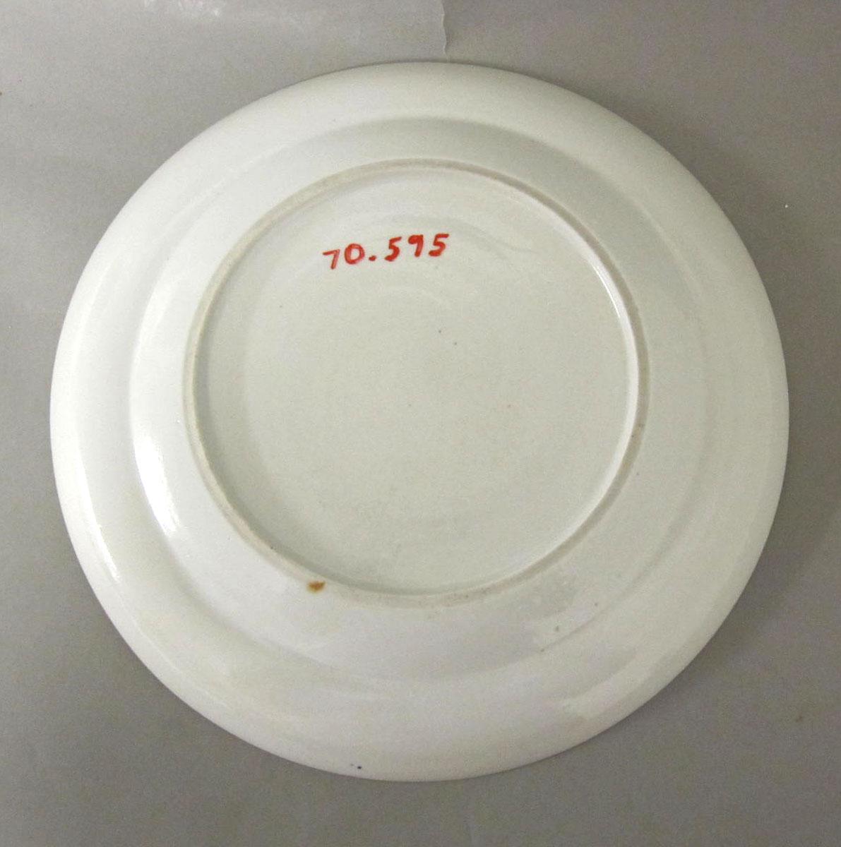 1970.0595 Porcelain plate underside
