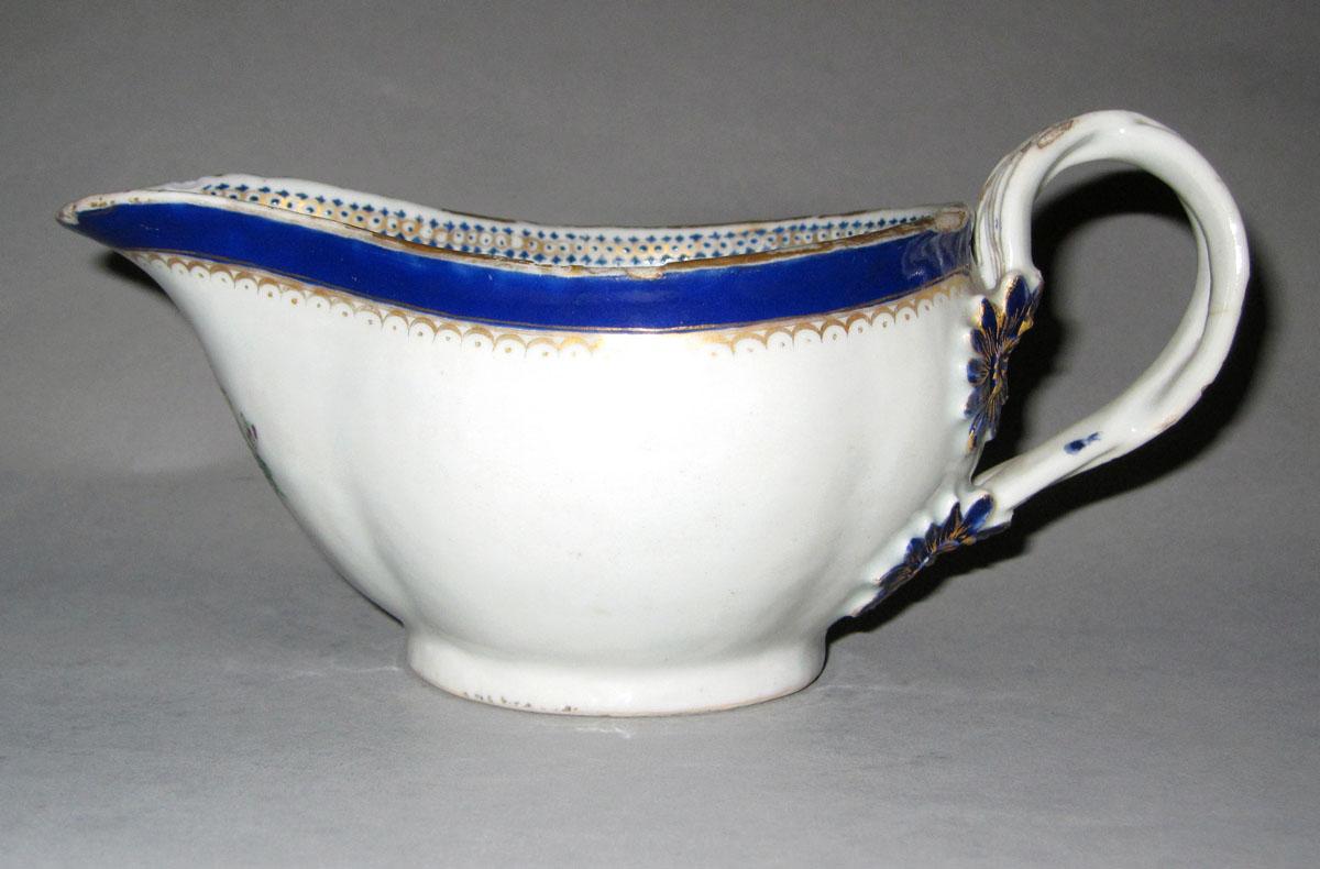 1970.0597.001 Porcelain sauceboat
