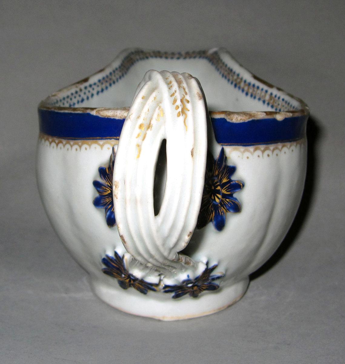 1970.0597.001 Porcelain sauceboat handle