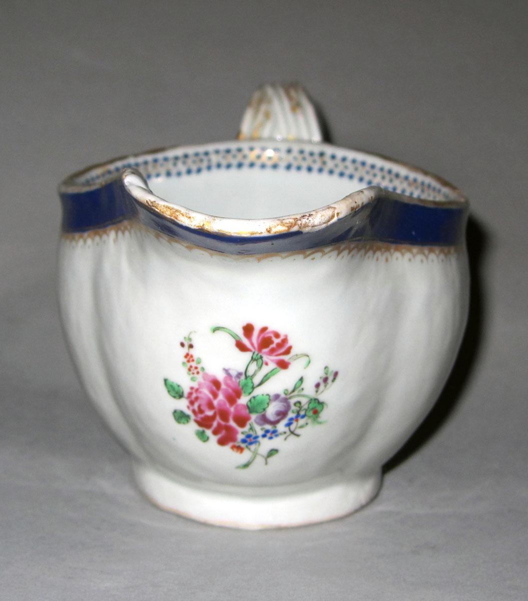 1970.0597.001 Porcelain sauceboat medallion