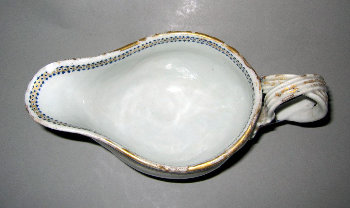 1970.0597.001 Porcelain sauceboat top