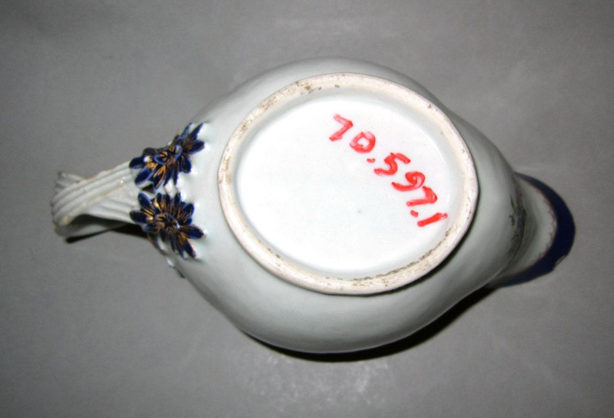 1970.0597.001 Porcelain sauceboat underside